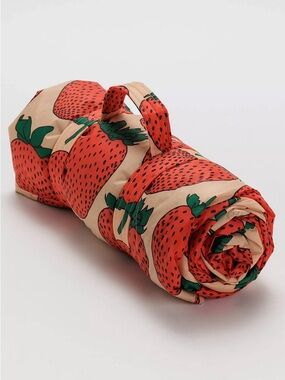 NWOT BAGGU Puffy Picnic Blanket - Strawberry